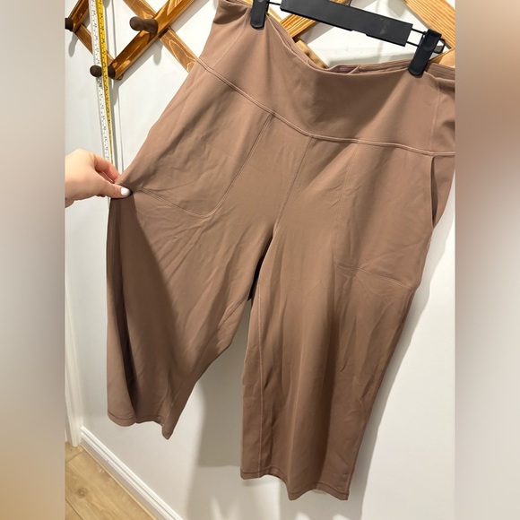 Lululemon Align Wide Leg Super-High-Rise Crop *23"
Cacao- NEVER WORN - Picture 3 of 11